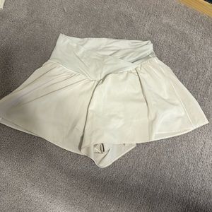 Size medium white aerie shorts